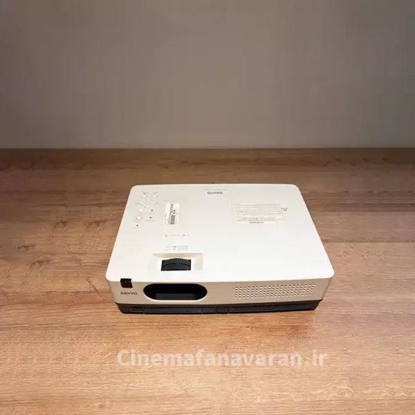 تصویری از بالا از ویدئو پروژکتور استوک سانیو PLC-XD2600